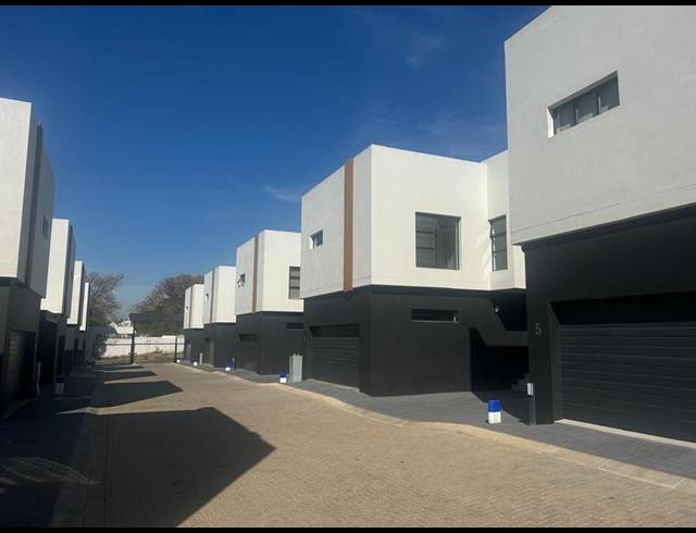 4 BEDROOM PROPERTY TO RENT IN PETERVALE
